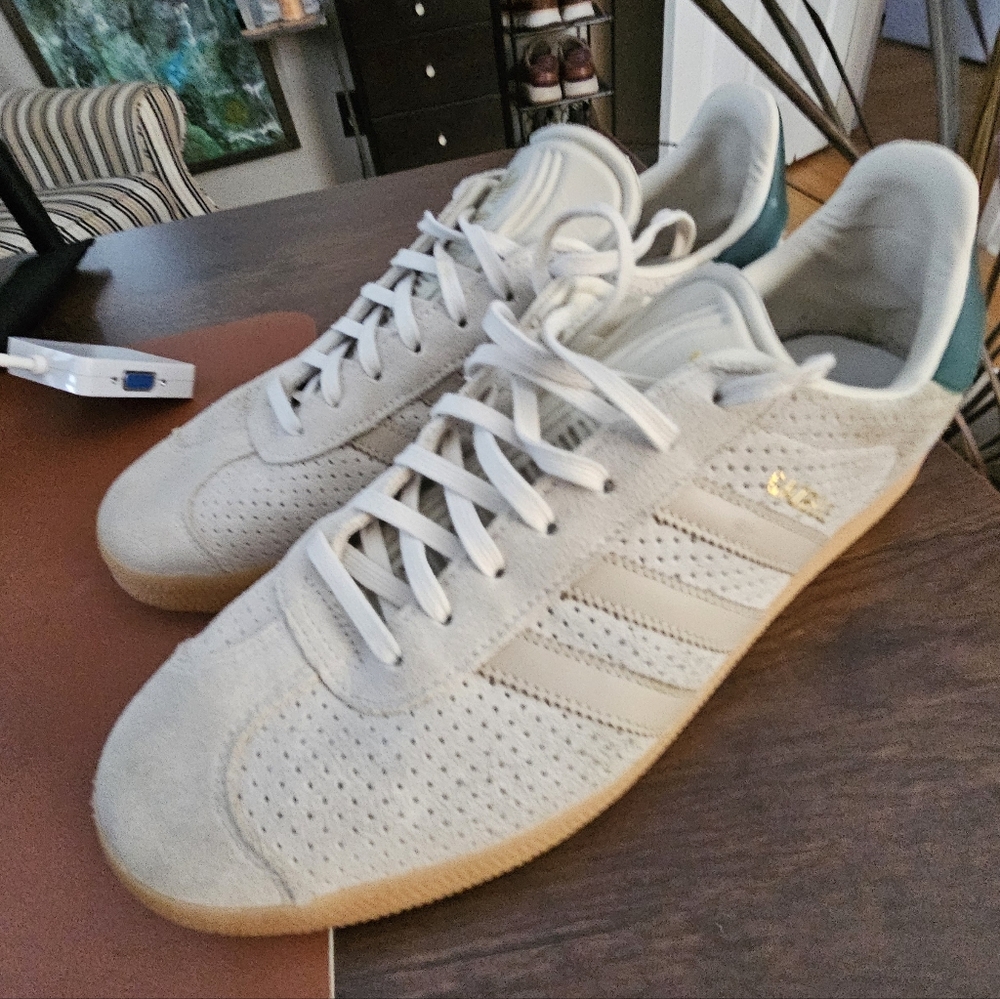 Adidas Men's 11 Gazelle Sneakers